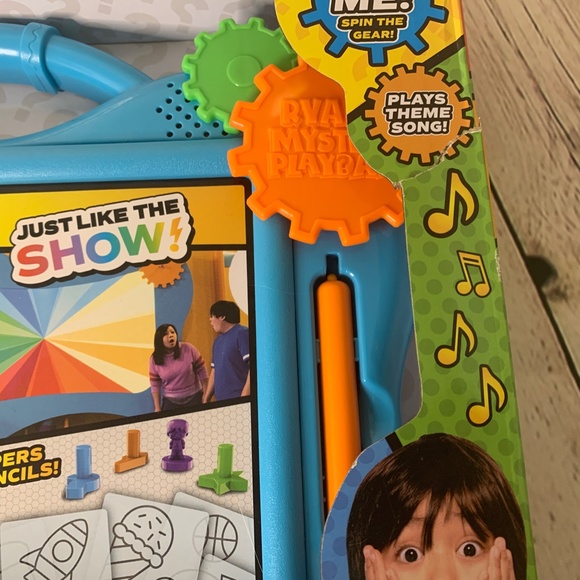 Ryan's Mystery Playdate Guess-O-Tron Drawing Board - Picture 6 of 6